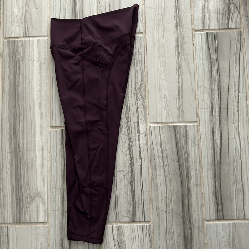 Zyia Wine Pocket Brilliant Hi-rise Capri 20” (6-8)